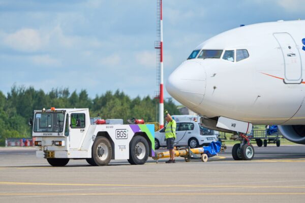 BGS_Aircraft_towing_and_parking